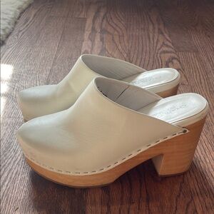 Charlotte Stone Marlo Clog in Latte